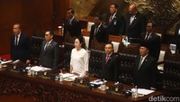Rapat konsultasi pimpinan DPR dan pimpinan fraksi-fraksi DPR RI tanggal 14 Oktober 2024 telah menyepakati penambahan jumlah komisi yang semula 11 komisi menjadi 13 komisi, ujar Puan dalam rapat paripurna di kompleks parlemen, Senayan, Jakarta Pusat, Selasa (15/10/2024).  