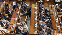 Pimpinan DPR sebelumnya menggelar rapat pimpinan (rapim) penetapan alat kelengkapan Dewan DPR. Puan Maharani menyampaikan rapat itu menetapkan penambahan dua komisi di DPR dari semula 11 menjadi 13.  