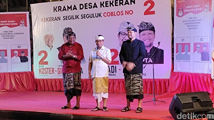 Paslon bupati-wakil bupati Badung dari PDIP, Adi Arnawa-Alit Sucipta (Gus Bota) ketika kampanye di Desa Kekeran, Kecamatan Mengwi, Selasa (15/10/2024). (Foto Agus Eka/detikBali)