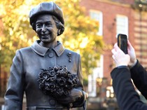 Mau Bikin Patung Ratu Elizabeth Seharga Hampir Rp 1 T, Kerajaan Dikecam