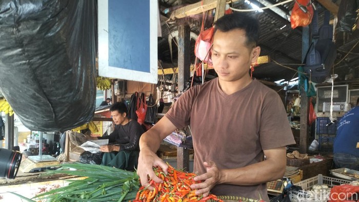 Pedagang keluhkan harga cabai naik