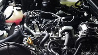 Hilux Rangga hadir dengan dua pilihan mesin: bensin 1TR-FE 2.000 cc menawarkan kenyamanan berkendara dengan pengoperasian yang lebih senyap. Mesin tersebut mampu menghasilkan tenaga 139 PS dan torsi 183 Nm. Selain itu Hilux Rangga juga hadir dengan pilihan mesin diesel 2GD-FTV 2.400 cc yang bertenaga namun tetap hemat bahan bakar meski membawa muatan penuh. Mesin itu menghasilkan performa lebih buas, yakni power 149 PS dan torsi 343 Nm.