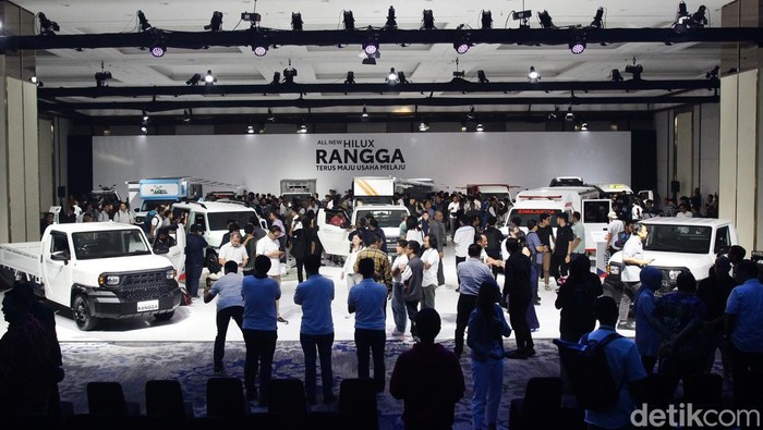 Peluncuran Toyota Hilux Rangga Toyota Hilux Rangga meluncur di Indonesia. Mobil itu dipasarkan mulai Rp 188 jutaan buat varian mesin bensin dan mulai Rp 244 jutaan untuk varian mesin diesel.