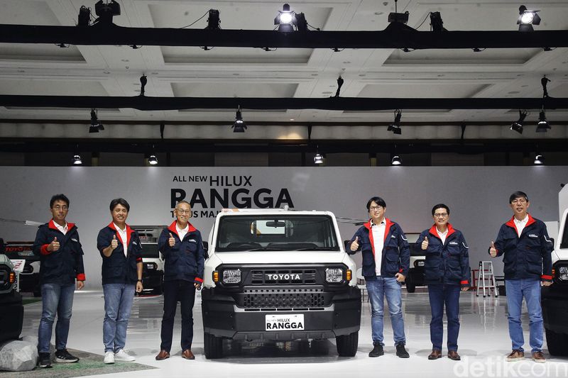 Toyota Hilux Rangga meluncur di Indonesia. Mobil itu dipasarkan mulai Rp 188 jutaan buat varian mesin bensin dan mulai Rp 244 jutaan untuk varian mesin diesel.