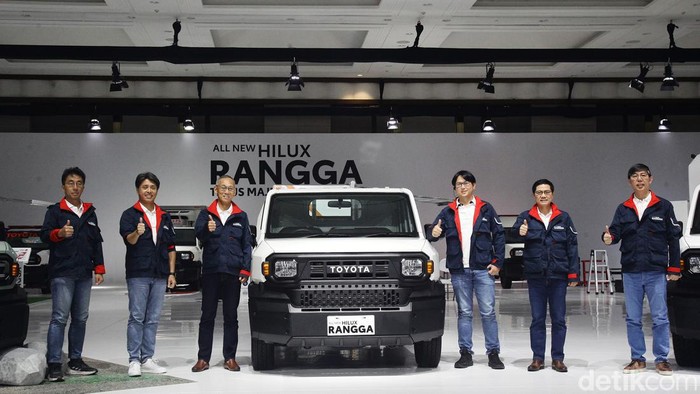 Peluncuran Toyota Hilux Rangga Toyota Hilux Rangga meluncur di Indonesia. Mobil itu dipasarkan mulai Rp 188 jutaan buat varian mesin bensin dan mulai Rp 244 jutaan untuk varian mesin diesel.