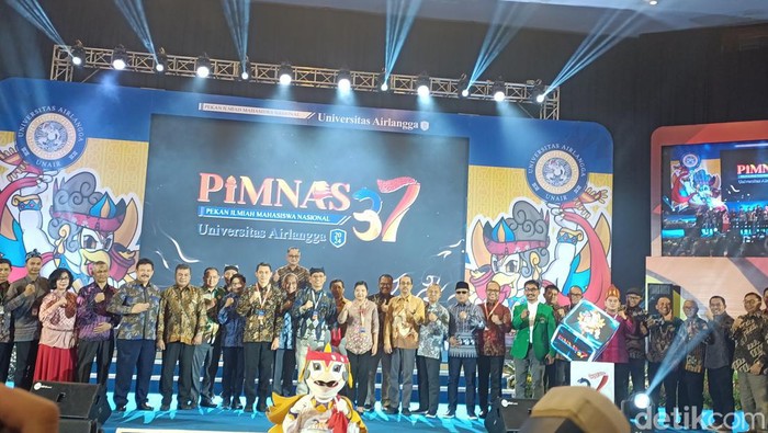 Pembukaan PIMNAS ke-37 di Unair Surabaya.