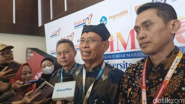 Pembukaan PIMNAS ke-37 di Unair Surabaya.