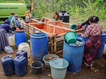 Lumajang Kekeringan! Air Bersih Disalurkan