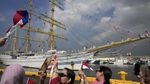 Potret KRI Bima Suci-945 Berlabuh di Filipina