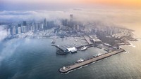 Pamor Qingdao di sektor pariwisata memang kalah dengan Beijing ataupun Shanghai yang modern dan gemerlap. Tetapi, Qingdao tidak bisa dianggap remeh. Kota itu memiliki daya tarik berbeda dengan kota-kota lainnya di China, dengan memiliki bangunan-bangunan keren peninggalan masa kolonial Jerman. (Costfoto/Future Publishing via Getty Images) 