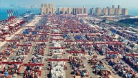 Berada di pesisir Laut Kuning, Kota Qingdao merupakan salah satu pelabuhan tersibuk di dunia yang kerap memfasilitasi perdagangan berskala besar. Qingdao juga menjadi salah satu pusat perekonomian vital bagi negara China. (ZHANG JINGANG / Feature China/Future Publishing via Getty Images) 