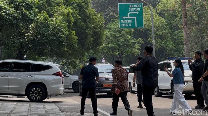 Pramono Anung tiba di kediaman Prabowo, Jalan Kertanegara, Jaksel.