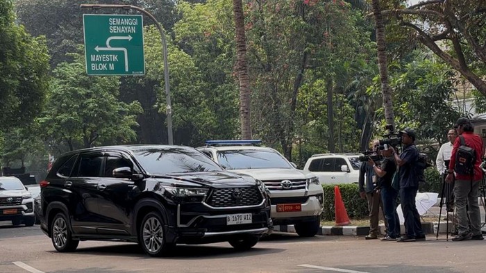 Calon gubernur Jakarta sekaligus politikus senior PDIP, Pramono Anung, meninggalkan kediaman Presiden terpilih Prabowo Subianto, di Jalan Kertanegara, Jakarta Selatan, Selasa (15/10/2024).