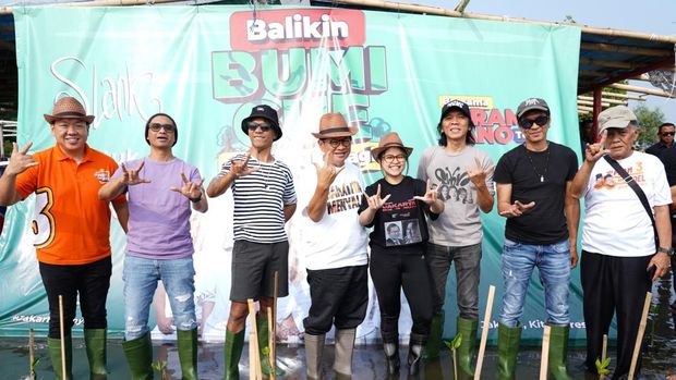 Pramono bareng Slank taman mangrove di Marunda, Jakarta Utara