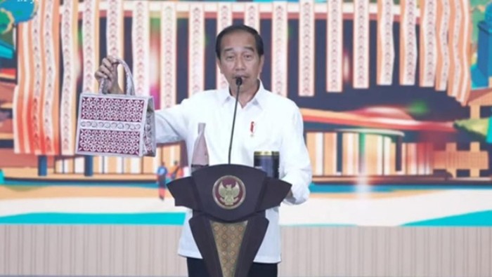 Presiden Jokowi mengaku sedih saat tahu tas anyaman produk Aneuk Muda Aceh Unggul Hebat (Amanah) dijual seharga Rp 600 ribu. (Tangkapan Layar)