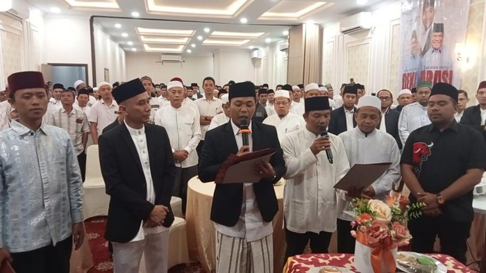 Ratusan ulama-guru ngaji di Riau deklarasikan dukungan untuk Abdul Wahid-SF Hariyanto sebagai calon Gubernur dan Wakil Gubernur Riau 2024-2029. (dok Paslon Bermarwah)