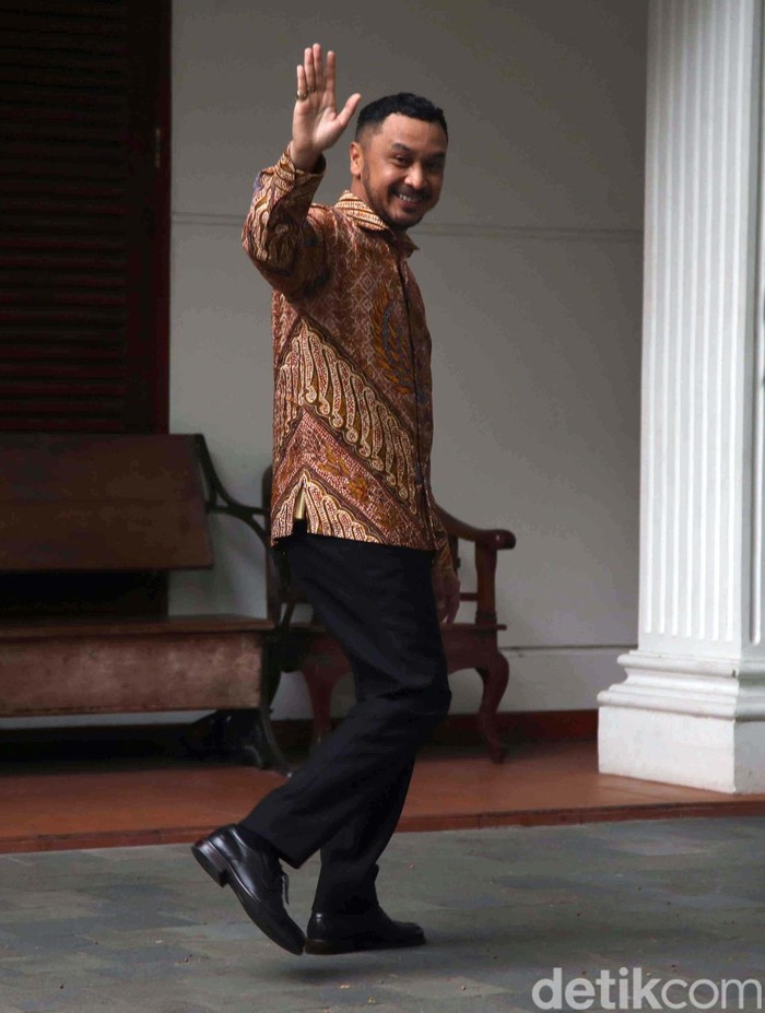 Senyum Giring-Taufik Hidayat-Babe Haikal Usai Bertemu Prabowo Giring Ganesha, Taufik Hidayat hingga Haikal Hassan mendatangi kediaman Prabowo Subianto. Mereka tampak tersenyum saat tiba dan pergi.