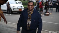 Pengarahan secara umum, yang penting harus maksimum dan temen-temen minta tolong supaya ke depan kita bangun Indonesia yang lebih baik, tanpa hoaks, tanpa potongan-potongan yang membuat suasana kita semakin nggak enak, kata Babe Haikal kepada wartawan di lokasi, Selasa (15/10/2024).