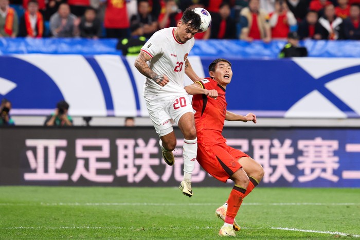 QINGDAO, CHINA - OCTOBER 15: Shayne Pattynama #20 of Indonesia competes for the ball with Wang Shangyuan #6 of China during the FIFA World Cup Qualifier match between China and Indonesia at Qingdao Youth Football Stadium on October 15, 2024 in Qingdao, China. (Photo by Zhizhao Wu/Getty Images)