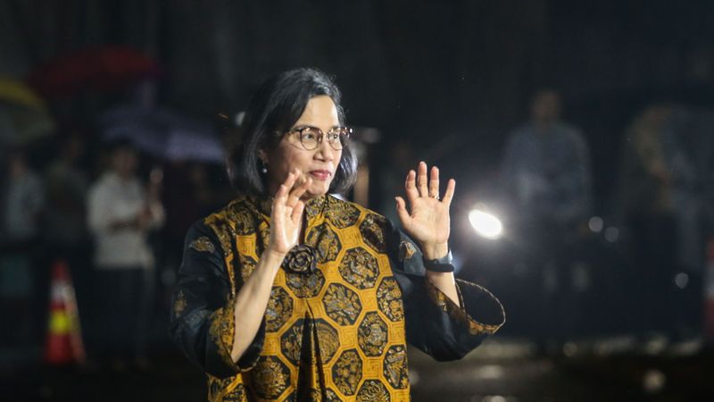 Sri Mulyani Sri Mulyani bertemu presiden terpilih Prabowo Subianto sebagai calon menteri. Sri Mulyani berdiskusi dengan Prabowo terkait keuangan negara. Sri Mulyani juga menyebut dirinya diminta oleh Prabowo untuk menjadi Menteri Keuangan lagi.