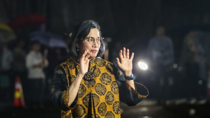Sri Mulyani bertemu presiden terpilih Prabowo Subianto sebagai calon menteri. Sri Mulyani berdiskusi dengan Prabowo terkait keuangan negara. Sri Mulyani juga menyebut dirinya diminta oleh Prabowo untuk menjadi Menteri Keuangan lagi.