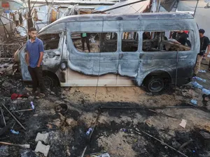 Suasana Kamp Tenda di RS Martir Al-Aqsa yang Dibom Israel