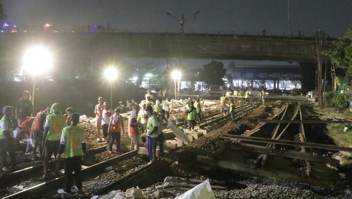 Switch over peningkatan fasilitas operasional kereta api (fasopka) di petak Jalan Kiaracondong-Gedebage