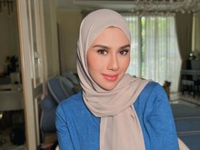 Syahnaz Sadiqah Merasa Sayang Buka Hijab Sepulang Haji