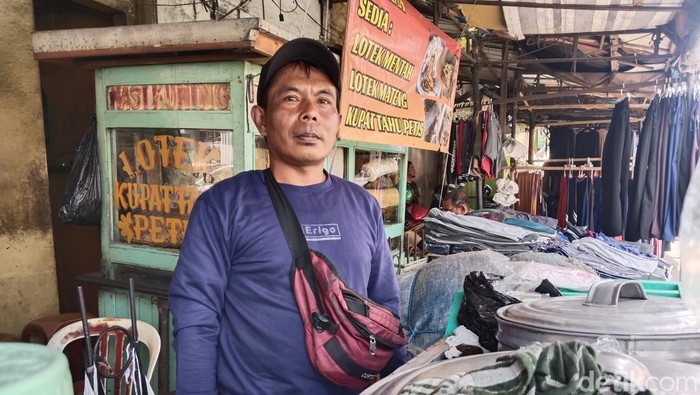Tatang si penjual es cendol di Pasar Baru, Kota Bandung.