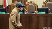 Hakim juga menyatakan Gazalba menerima bagian dari Rp 37 miliar yang diberikan pengacara Jaffar Abdul Gafur, Neshawaty, terkait pengurusan PK Jaffar.