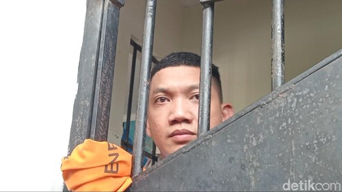 Lazuardi Muddatsir (20), kaki tangan Fredy Pratama, kurir Lab Ekstasi Sunter, usai menjalani sidang di PN Denpasar, Selasa (15/10/2024). (Aryo Mahendro/detikBali).