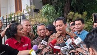 Lebih lanjut, Suahasil mengatakan mereka bertiga akan menjaga keuangan negara di Kementerian Keuangan, mendorong pembangunan, menciptakan investasi hingga mendukung sektor-sektor untuk pertumbuhan ekonomi yang lebih kuat kedepannya.  