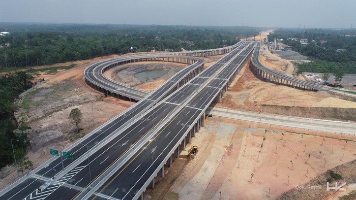 2 ruas tol Trans Sumatera yang diresmikan Presiden Joko Widodo
