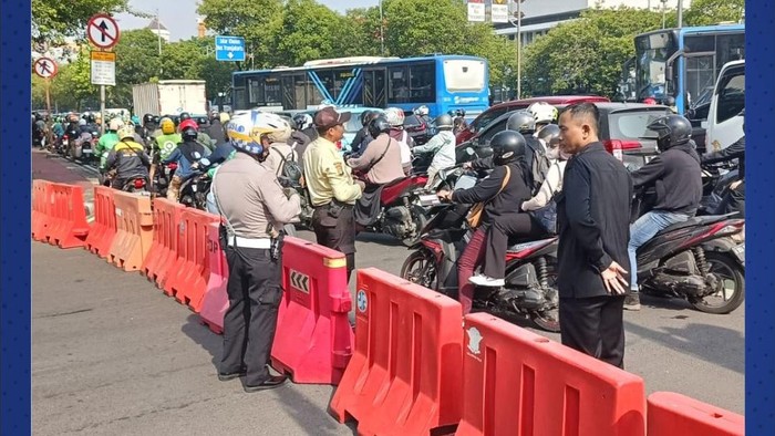 Ada Pengalihan Lalin, Jalan Juanda Arah Harmoni Jakpus Macet