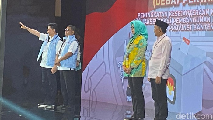 Airin Rachmi Diani-Ade Sumardi dengan Andra Soni-Dimyati (Dwi/detikcom).