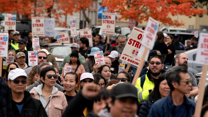 Boeing workers from the International Association of Machinists and Aerospace Workers District 751 hold a march during an ongoing strike in Seattle, Washington, U.S. October 15, 2024. REUTERS/David Ryder