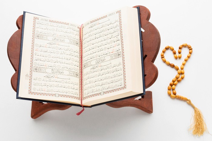 Ilustrasi membaca Al-quran (quran).