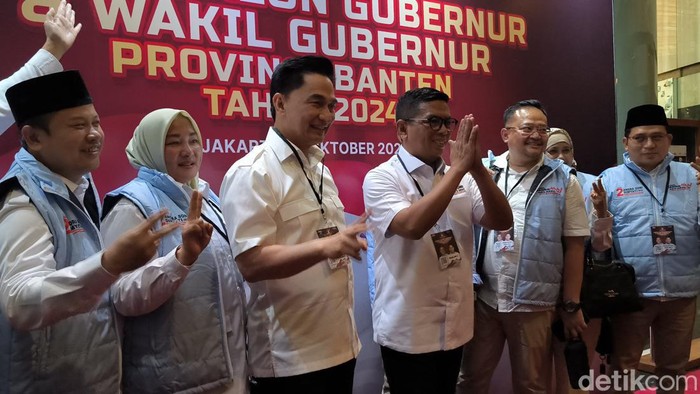 Andra Soni dan Dimyati Natakusumah tiba di di Auditorium Menara Bank Mega Kompleks Transmedia, Jakarta Selatan jelang debat perdana Pilkada Banten. (Dwi/detikcom).