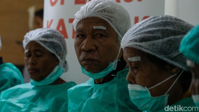 Katarak masih menjadi masalah kesehatan bagi penduduk NTT. Karena itu, warga Labuan Bajo NTT antusias menjalani operasi katarak gratis.