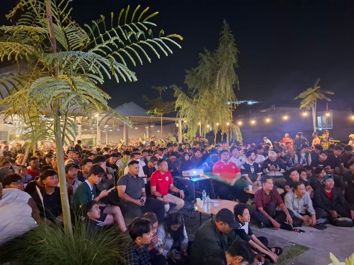 Calon Wali Kota Malang Wahyu Hidayat nobar Timnas Indonesia vs China