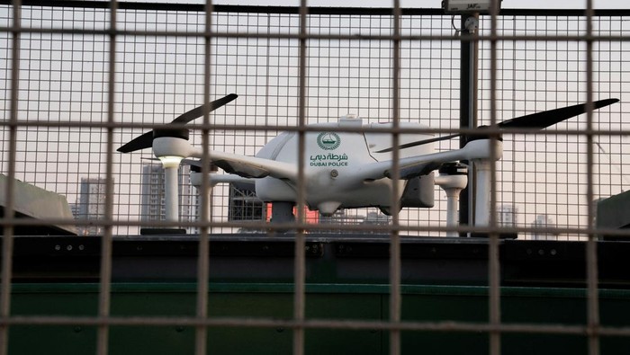 Canggih! Polisi Dubai Kerahkan Drone untuk Respons Cepat SItuasi Darurat Dubai police drone takes off from the Drone Box system in a police station in Dubai, United Arab Emirates, October 10, 2024. REUTERS/Nabila Eltigi