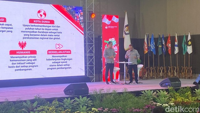 debat perdana pilwali surabaya rabu 16 oktober 2024