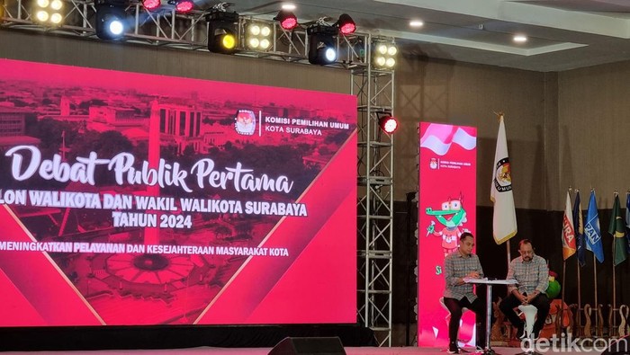 debat perdana pilwali surabaya rabu 16 oktober 2024