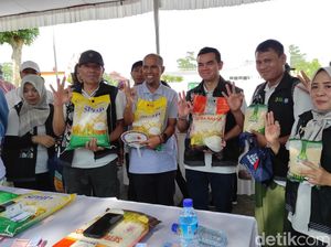 Warga Mataram Serbu 2 Ton Beras SPHP