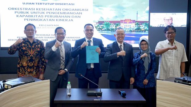 Eri Cahyadi ujian disertasi di unair
