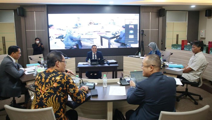 Eri Cahyadi ujian disertasi di unair