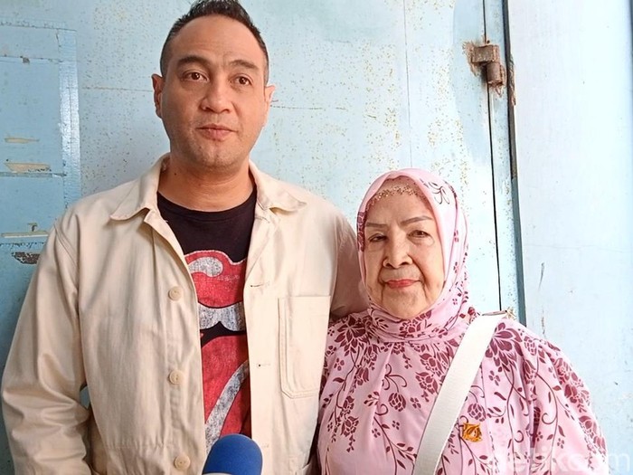 Ferry Irawan dan ibundanya.