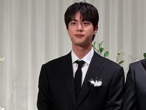 Ganteng Aur-auran, Jin BTS Jadi MC Kondangan Jelang Comeback Solo