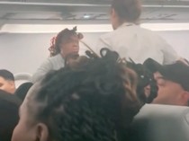 Hape Hilang, Penumpang Ngamuk Minta Pesawat Putar Balik