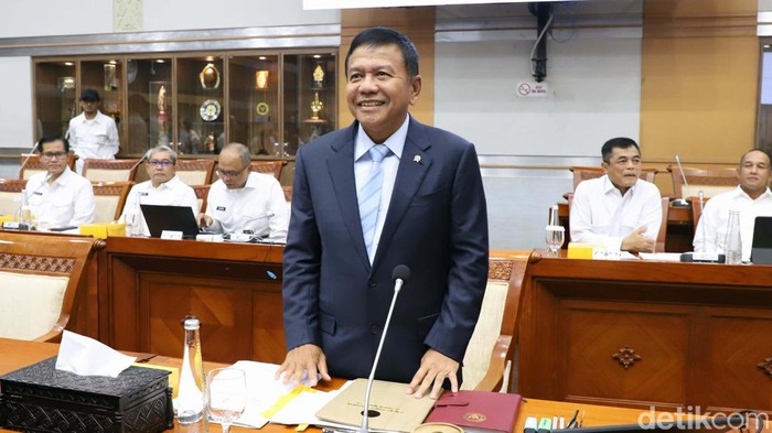 Muhammad Herindra menjalani uji kepatutan dan kelayakan sebagai Calon Kepala BIN di DPR RI. Herindra akan menggantikan Budi Gunawan.